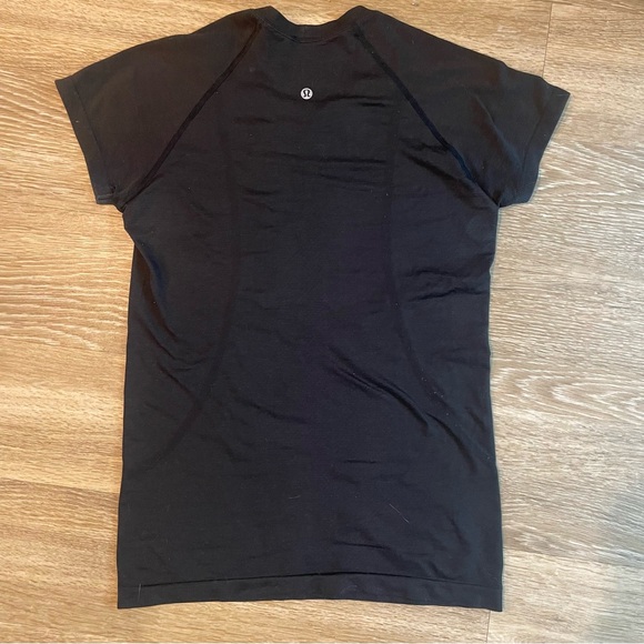 Lululemon swiftly tee - Picture 3 of 3